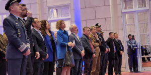 Ouverture de la cérémonie avec l'hymne argentin, puis l'hymne français au salon des miroirs